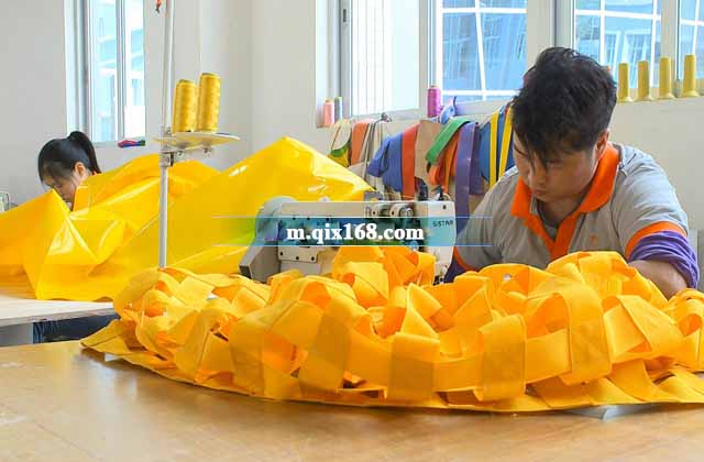 郑州新启���儿童游乐设备有限公司员工展�C?jpg